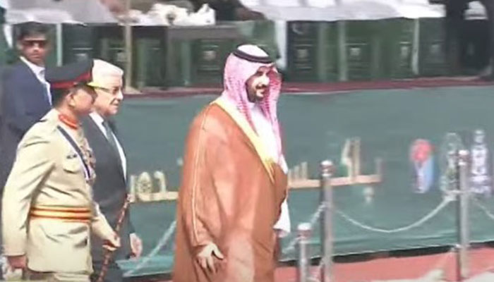 سعودی وزیر دفاع کی پریڈ گراؤنڈآمد کے موقع پر لی گئی تصویر۔