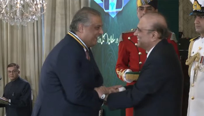 سہیل وڑائچ کو صحافت کے شعبے میں خدمات پرصدارتی اعزاز برائے حسنِ کارکردگی سے نوازا گیا،فوٹو: اسکرین شاٹ